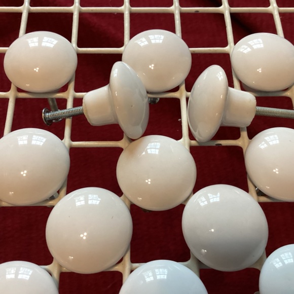 12 white ceramic knobs - Picture 3 of 3
